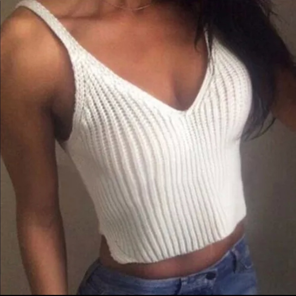🔥LAST ONE‼️‼️NWT WHITE KNITTED CROP TOP